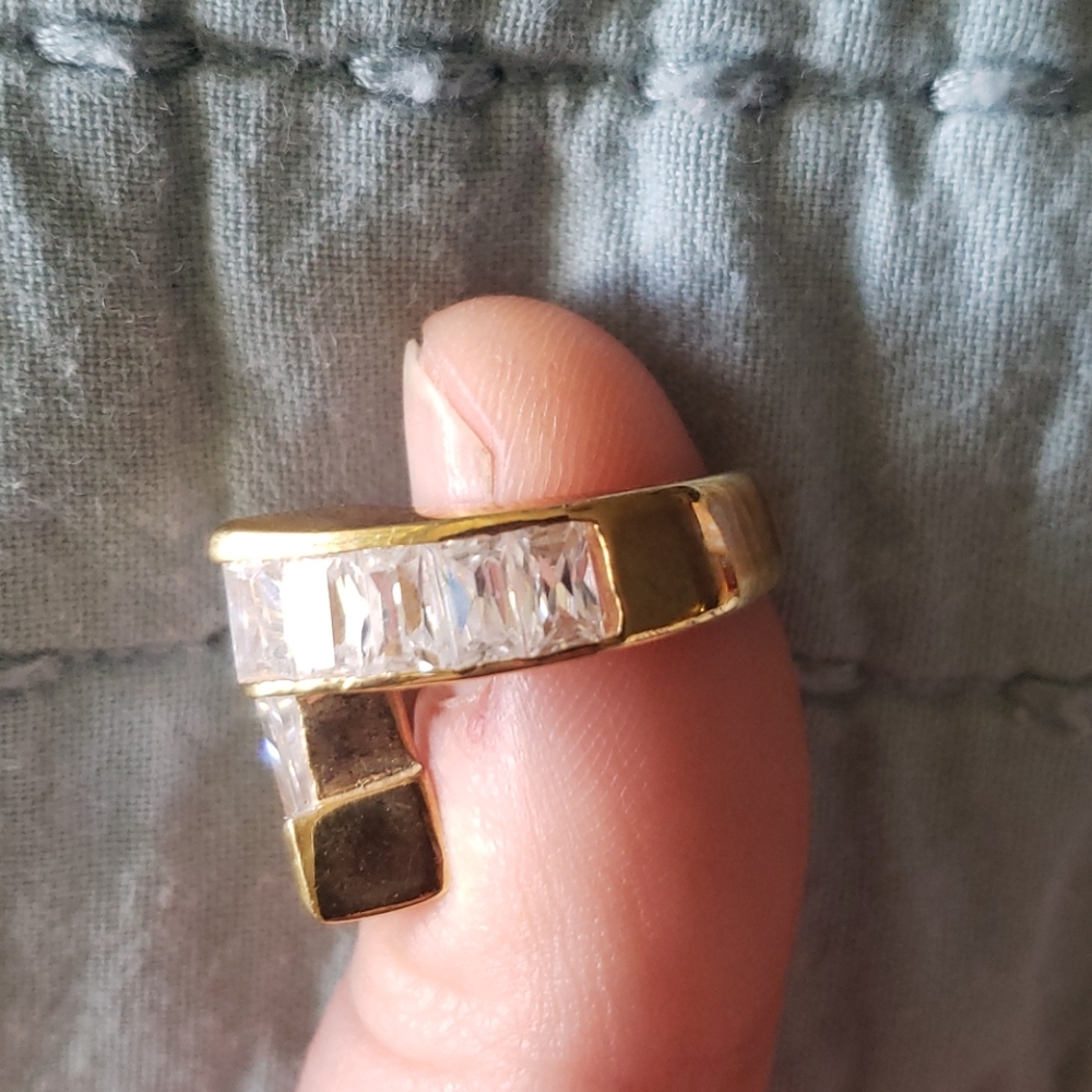 Ring - Picture 2 of 5